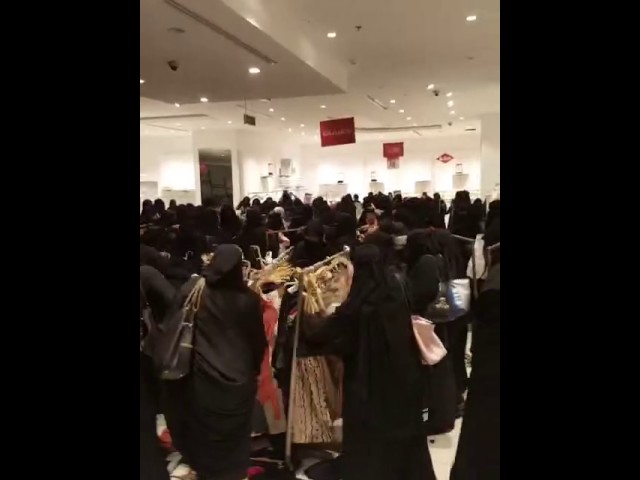 Women go crazy. Free sale in Dubai for 1 Hours